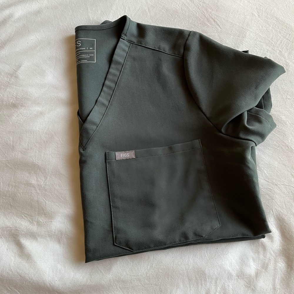 Figs catarina one pocket scrub top bonsai M